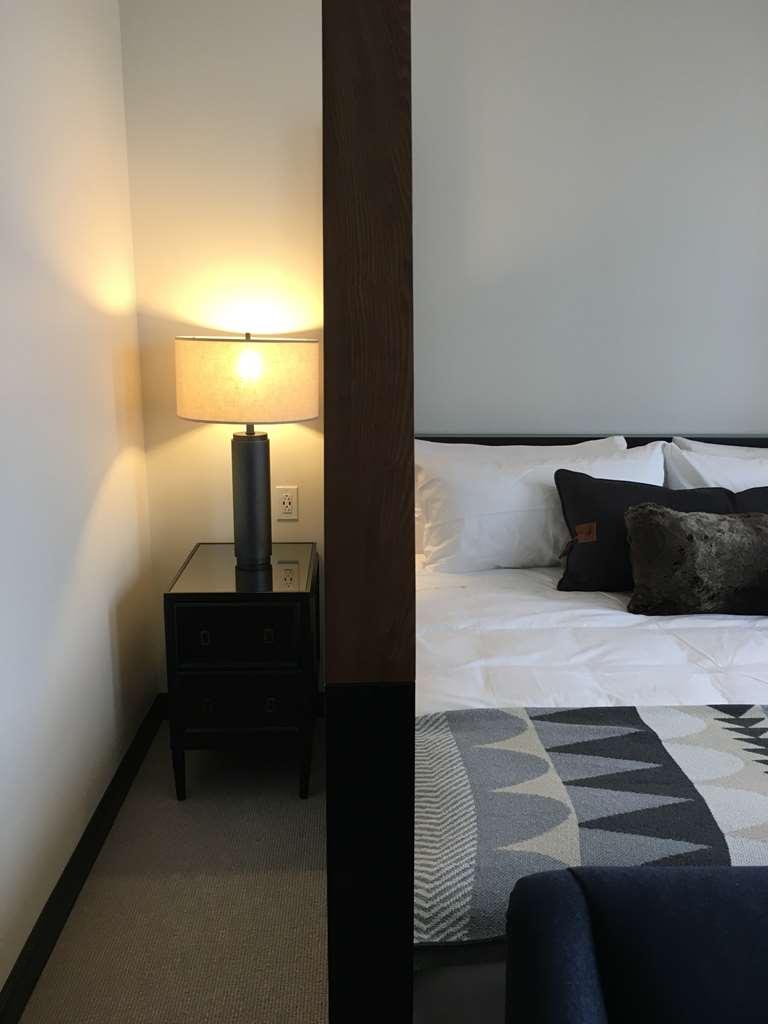 Crossroads Hotel 4*